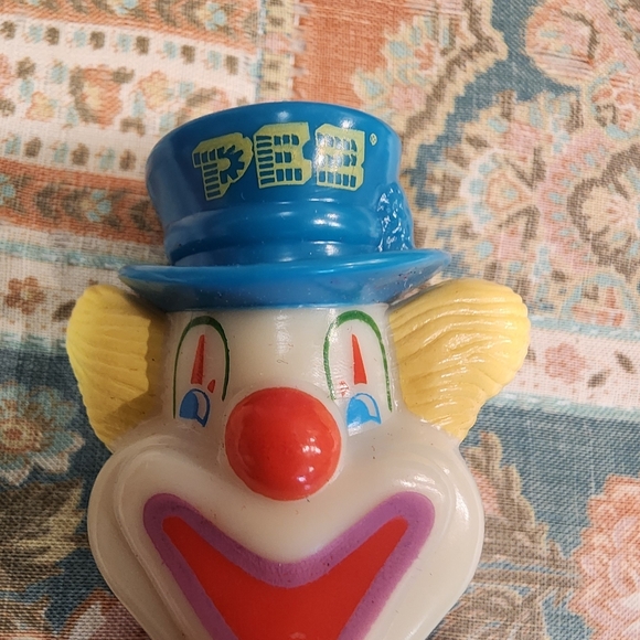 Vintage 1970 Smiling Pete Clown PEZ Candy Dispenser with Purple Stem - Picture 2 of 7